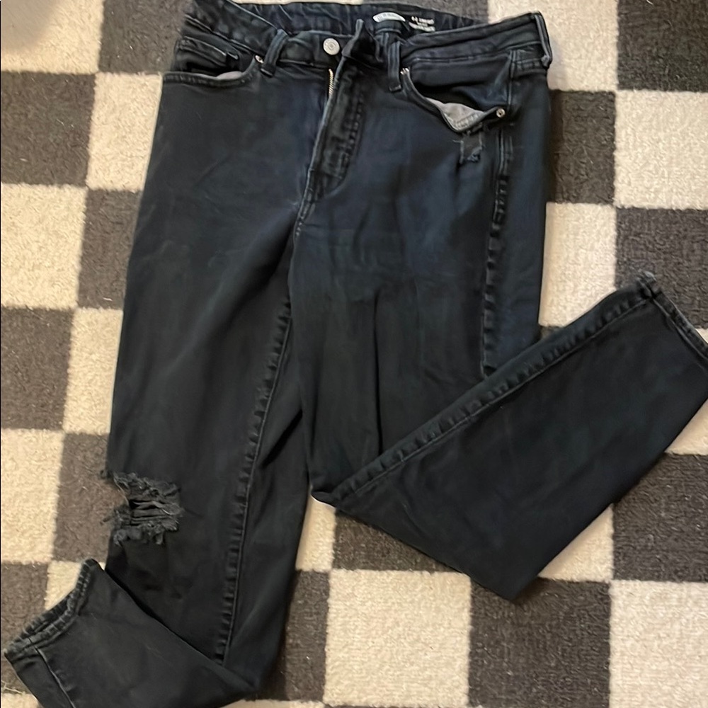 #105. Women's Black Distressed Jeans